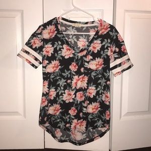 Junior’s floral top